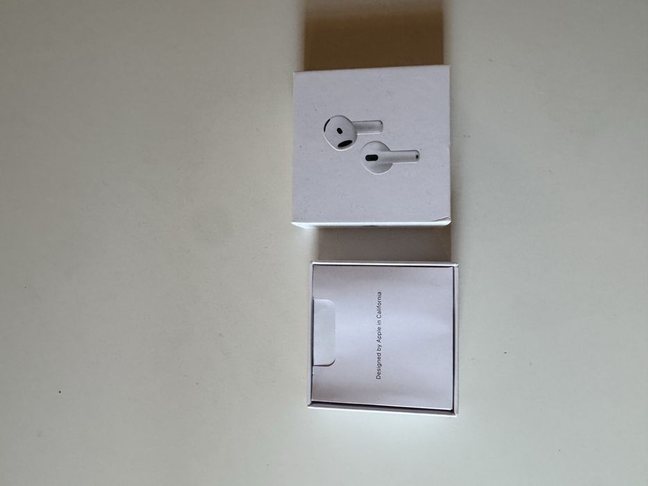 apple airPods 4