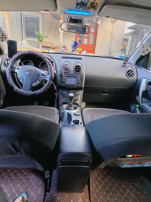 Vand nisan J10 anul 2009 sau schimb