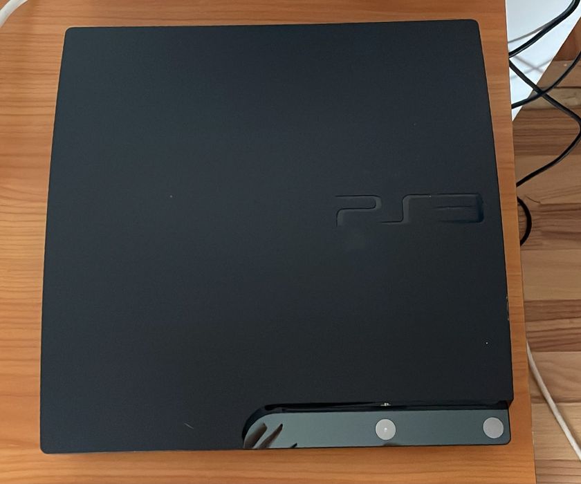 Vând Ps3 modat cu maneta și cabluri