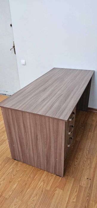 Продажа офисных шкафов, столов и стульев