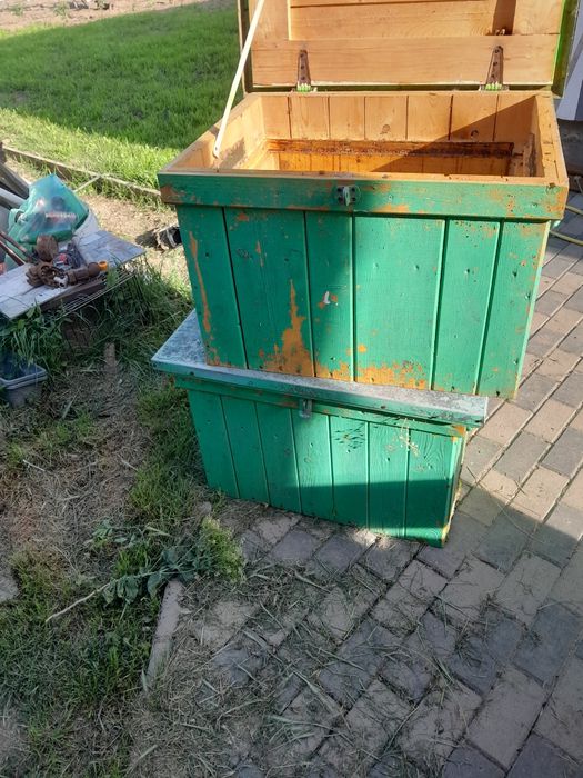Vand 2 lazi pentru albine