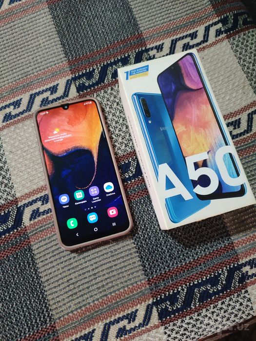 Продам Samsung A50. 4/64. Vietnam