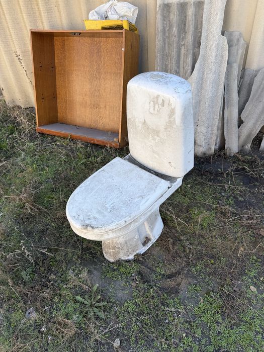 Унитаз работает