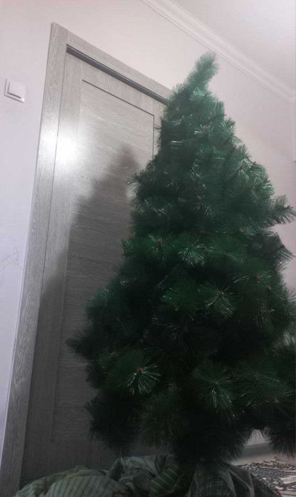 продаются пианино, коляска в хорошем состоянии и ёлка искусственная.