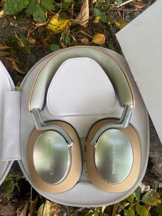 Bowers & Wilkins PX8 Tan  casti wireless