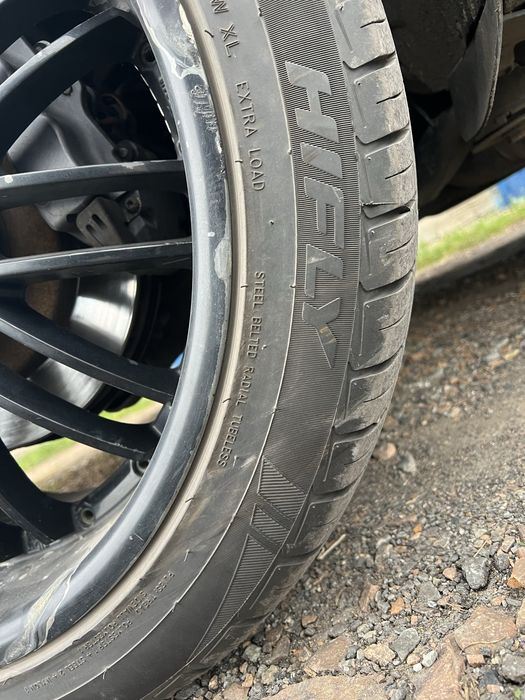 Резина 275/40R20
