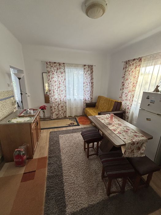 Casa in chirie dormitor + bucatarie