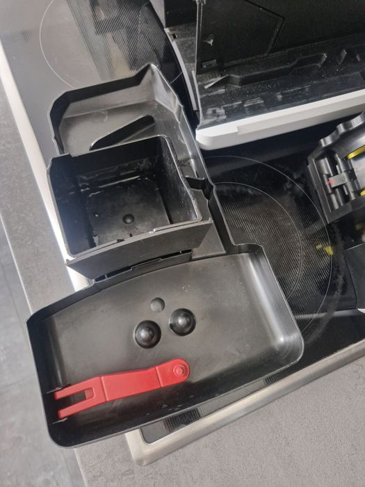 PHILIPS EP3243 – 9506 AD
Кафе машина + чисто нов млечен съд и филтър!