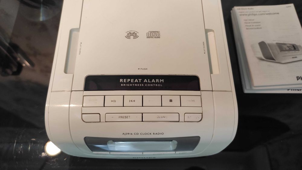 Philips AJ3916/12  радио, CD плеер, будильник, AUX.