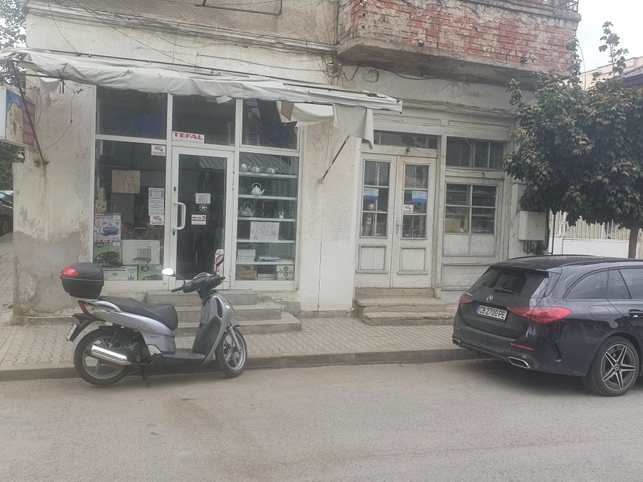 Дава се под наем Магазин в Свиленград - 59 кв.м за 255 € - Снимка #1