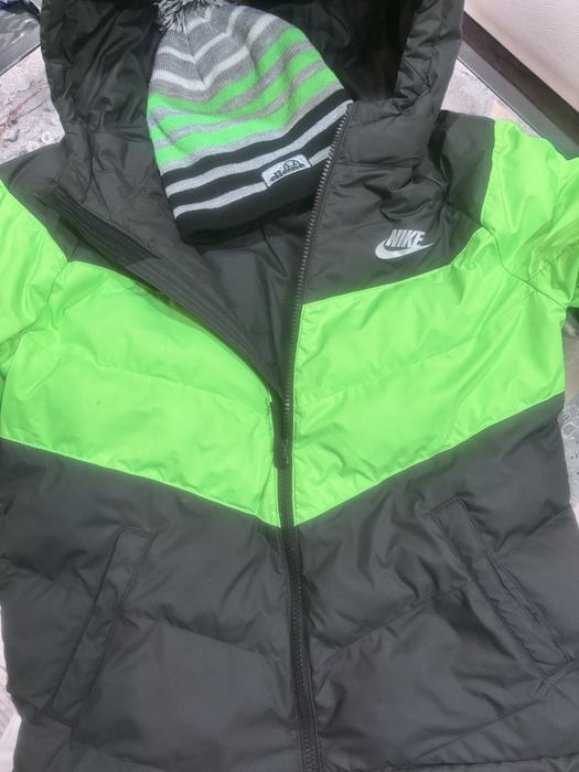 Капитонирано зимно яке Sportswear с качулка и вата, Черен/Електриковозелен,