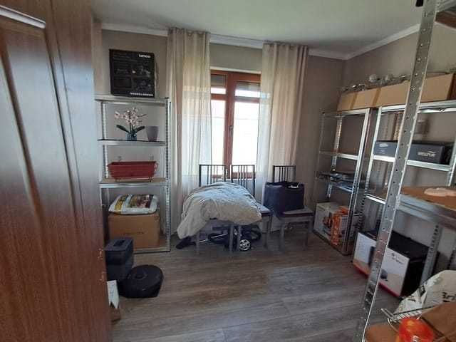 Къща под наем 3 спални 2 бани с планинска гледка, 2 паркоместа, на 13км до Слънчев Бряг (с. Гюльовца). Затворен и охраняем квартал.