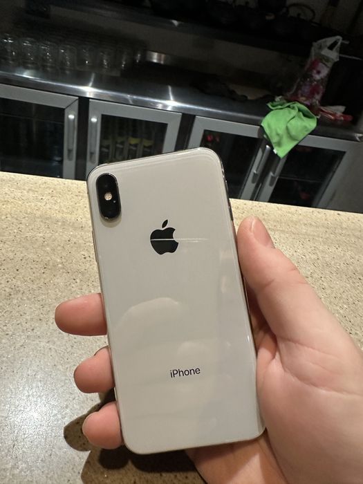 Продам iPhone X 64g/100%