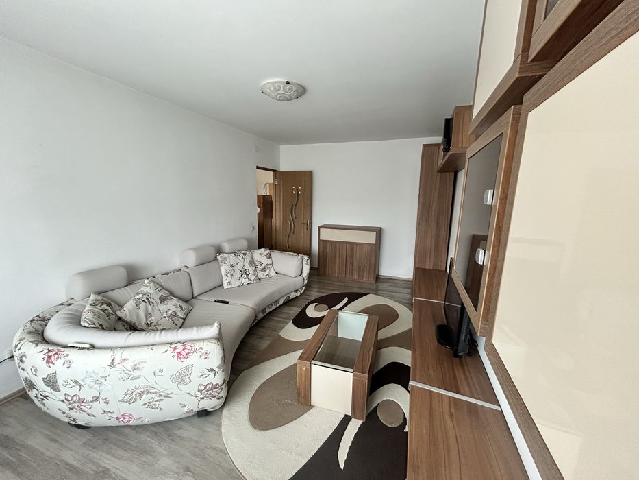 De inchiriat apartament 3 camere decomandat LIPOVEI