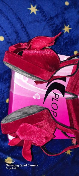 Sandale cu toc inalt