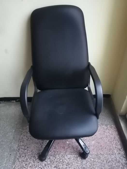 Офис столове и части за столове.