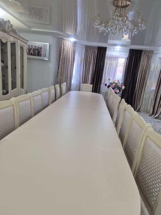 Стол со стульями