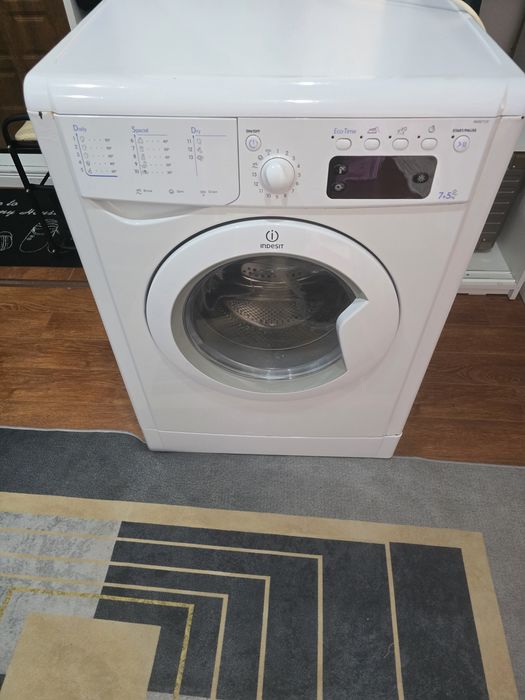Продам машинку индезит 7 кг