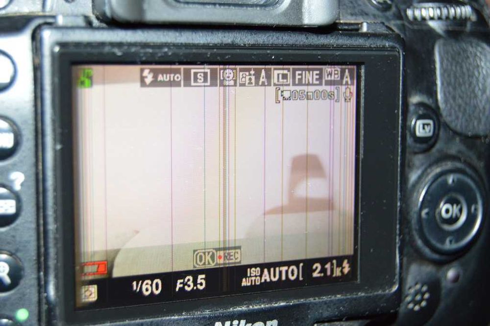 Foto DSLR Nikon D5000 + obiectiv 18-55 Nikkor VR DX citeste anunt