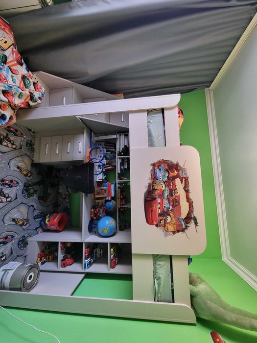 Детская кровать со столом