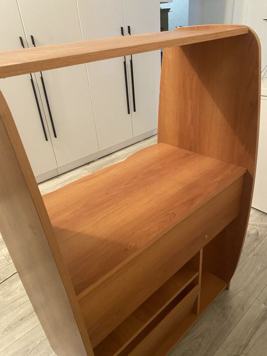 Компьютерный столик недорого,деревянный