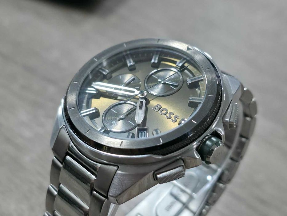 Часовник Boss Volane