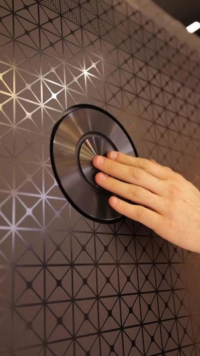 Огромный Телевизор 7TECH 115 Qled QD-MiniLED От официального дилера