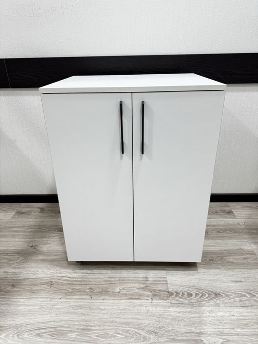 Продаётся катающаяся тумба.