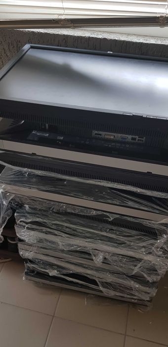 Продавам HP LP2475w 24" професионални монитори