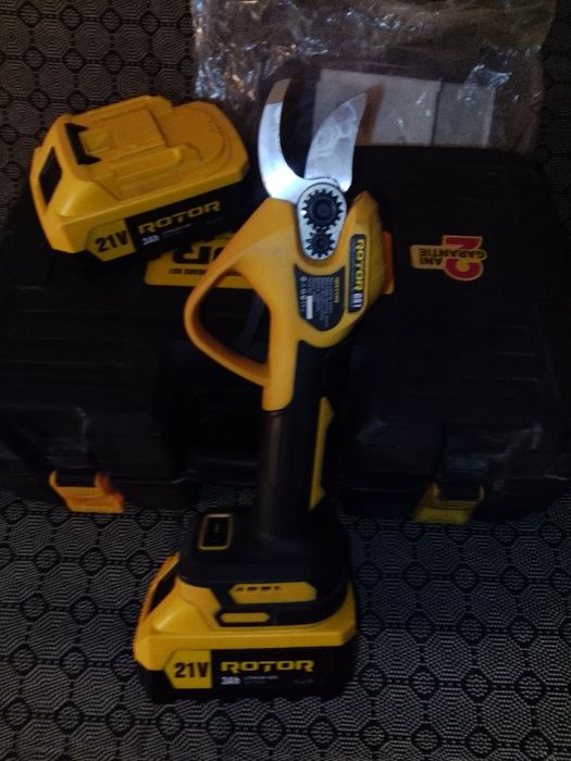 Foarfeca curățat pomi vita de vie cu acumulatori