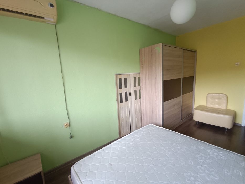 Частно лице отдава под наем 2+кухня