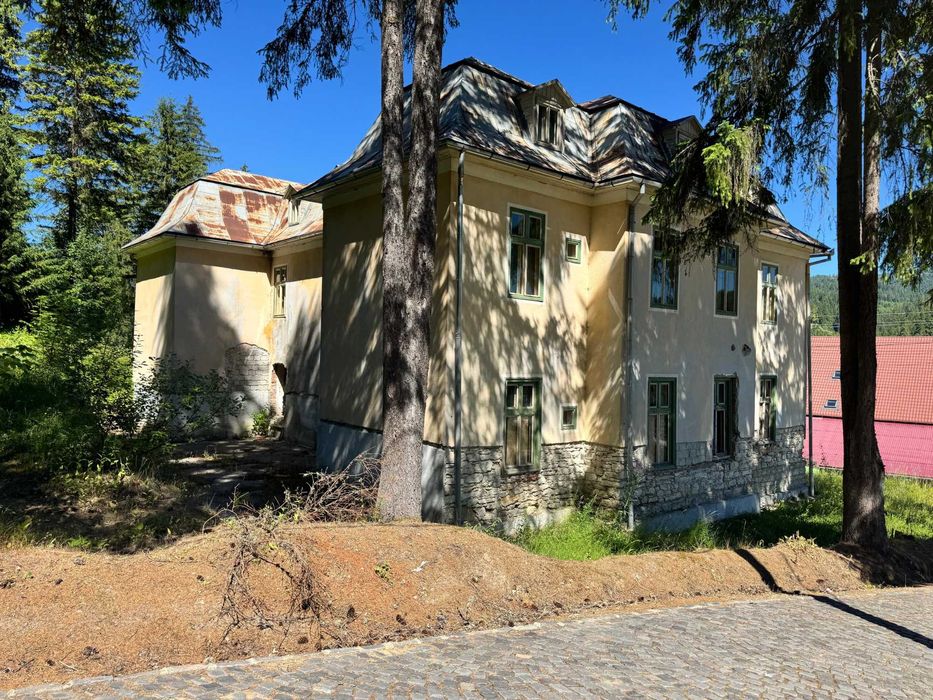 Vând!! Vila cu 17 camere în inima Borsecului – lângă Izvorul 10