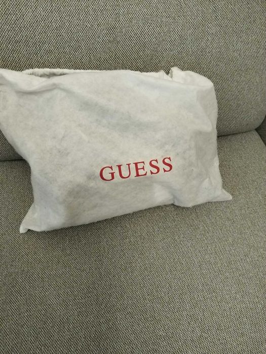 GUESS черна дамска чанта
