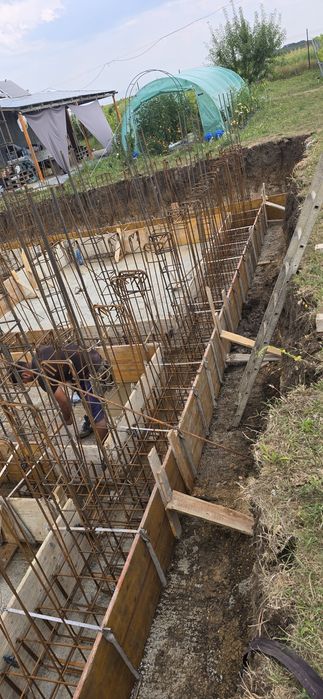 Construcții case la roșu/cheie