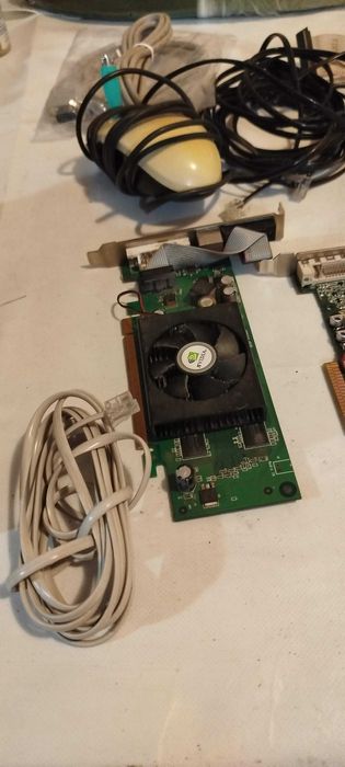 Стар компютър / електронна скрап / части