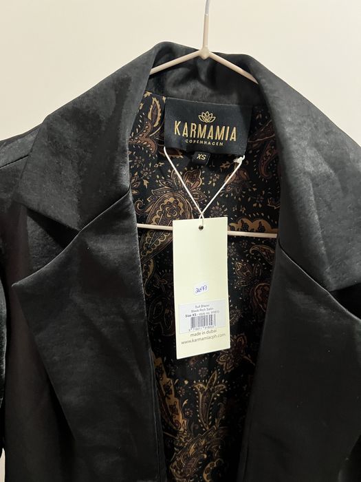 Сатенено сако Karmamia