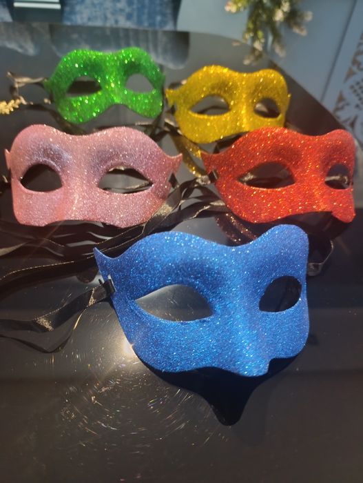 Карнавальные маски для мужчин и женщин