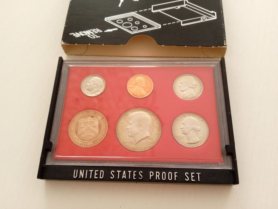 Набор монет сша пруф 1977,1982