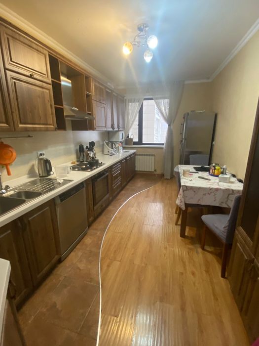 Продам 4 ком ЖК Болашак !