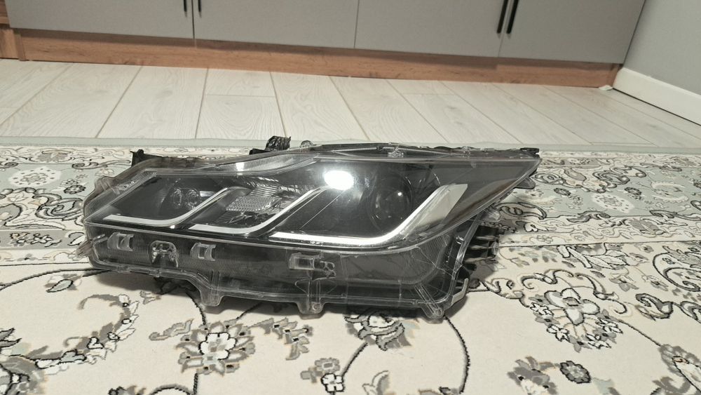 Toyota Corolla фара e210