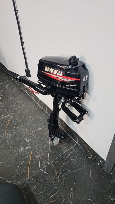 Продам лодку с мотором