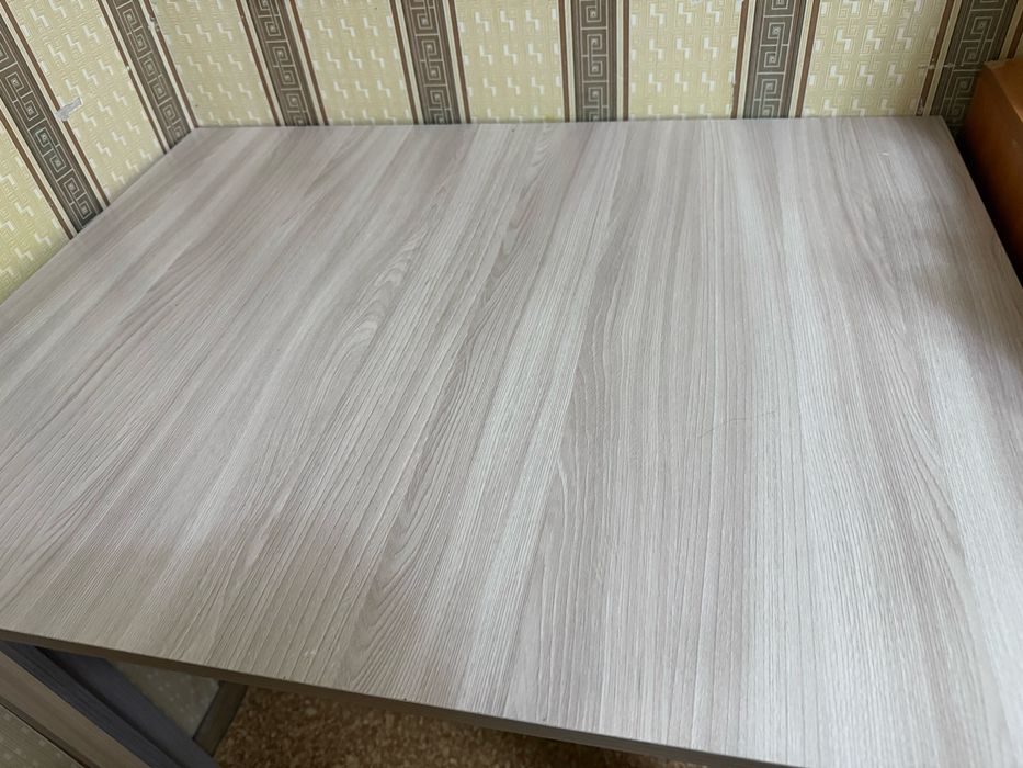 Стол для кухний.