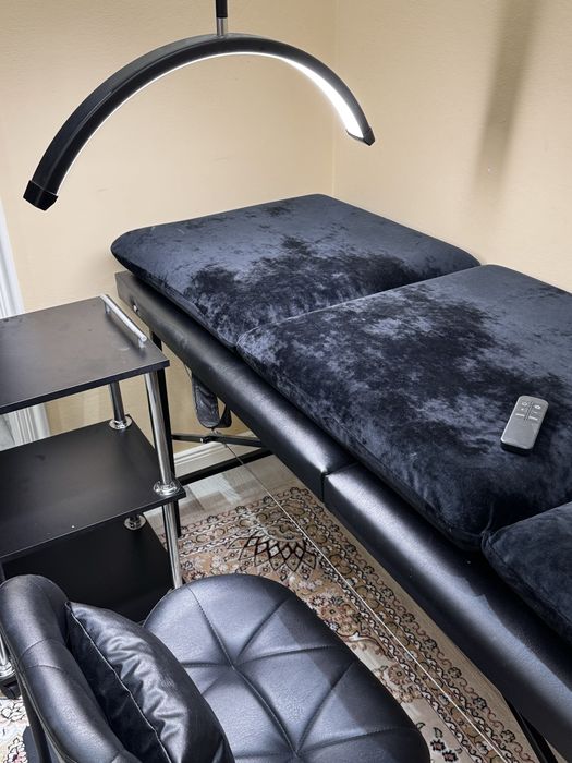 Продам кушетку для мастеров .