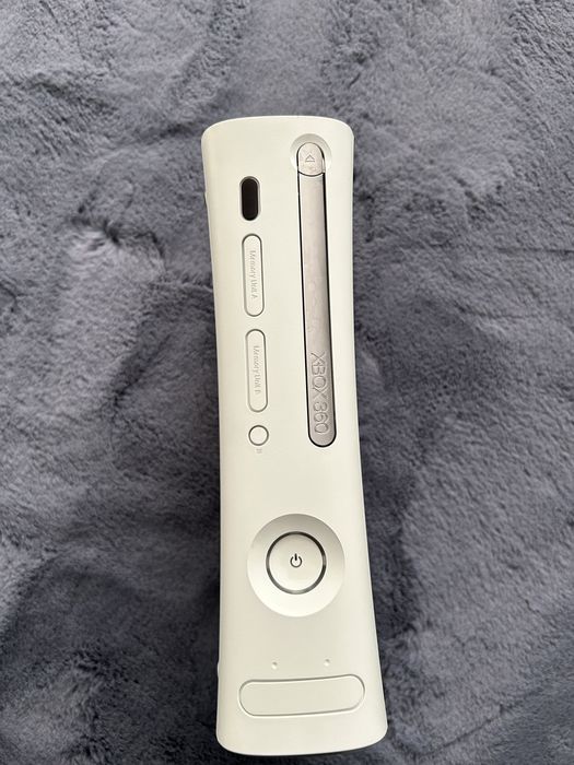 Vand un xbox 360 si un ps3