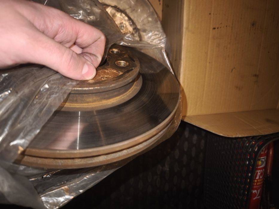 Продам передние Тормозные диски