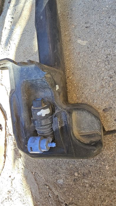 Казанче за течност за чистачки Opel Zafira B