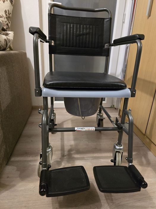 Scaun cu rotile si wc