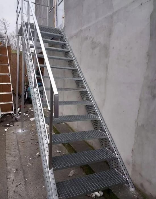 Scări metalice zincata