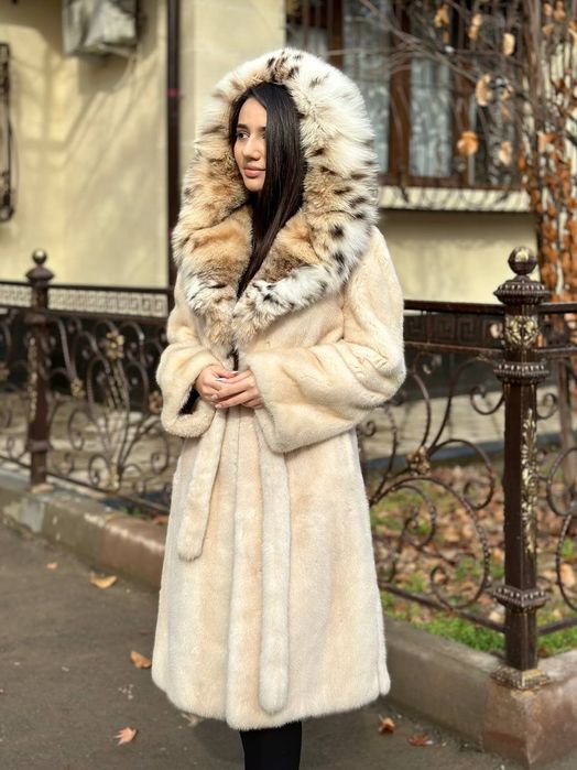 Шикарная норковая шубка с воротником из Рыси.Шуба отличного качества