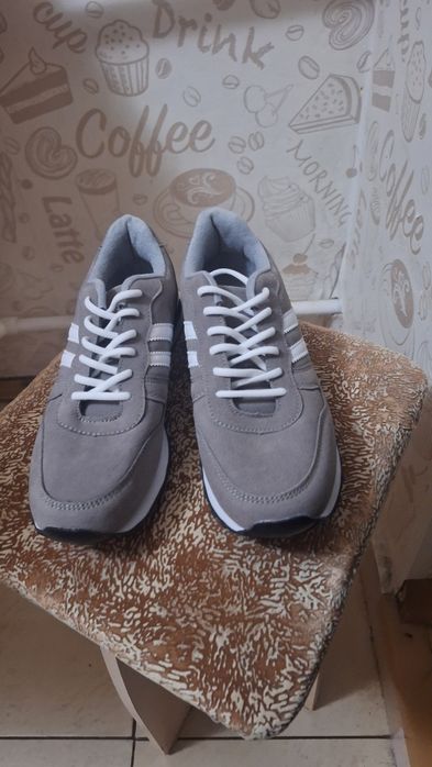 Продаю.Кроссовки.